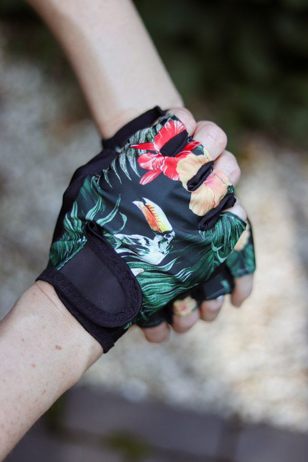 fietshandschoenen-voor-dames-met-groene-toekanprint